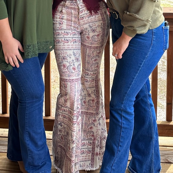 Shyanne Women's High Rise
Paisley Americana Print - Picture 5 of 5